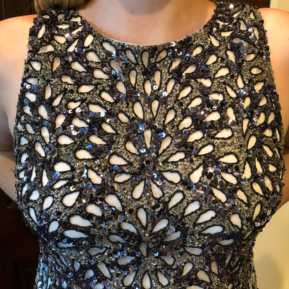 Dress - Picture 3 of 4